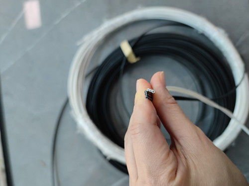 옥외를 위해 강화되는 250um 색깔 코팅 G652D 2 핵심 Ftth 광섬유 하락 케이블 FRP