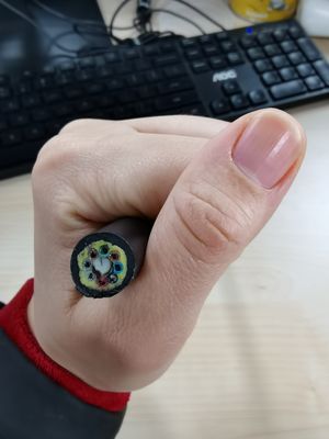 한 개의 방식  24 핵심 ADSS 통신 케이블, 모두 유전성 광섬유 케이블