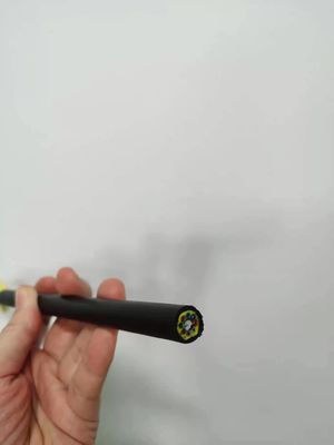 머리위 단일 피복 모든 유전성 자립하 ADSS가 200m 12 24 48 핵심 피브라 옵틱 케이블에 걸쳐 이어집니다